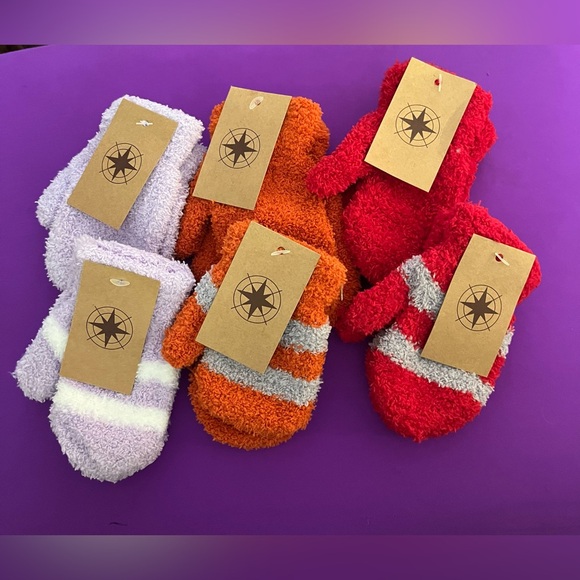 Adorable youth mittens. Red, gray, orange, lavender, white in these 6 pair. NWT. - Picture 4 of 8